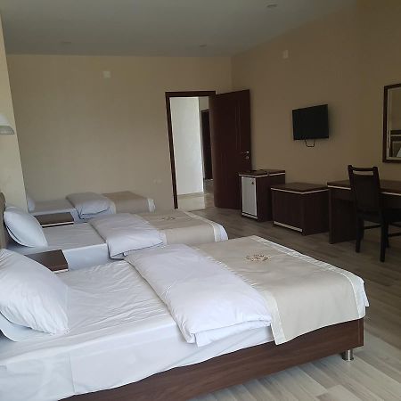Hotel 725 Batumi Bagian luar foto
