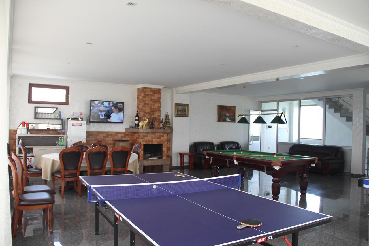 Hotel 725 Batumi Bagian luar foto