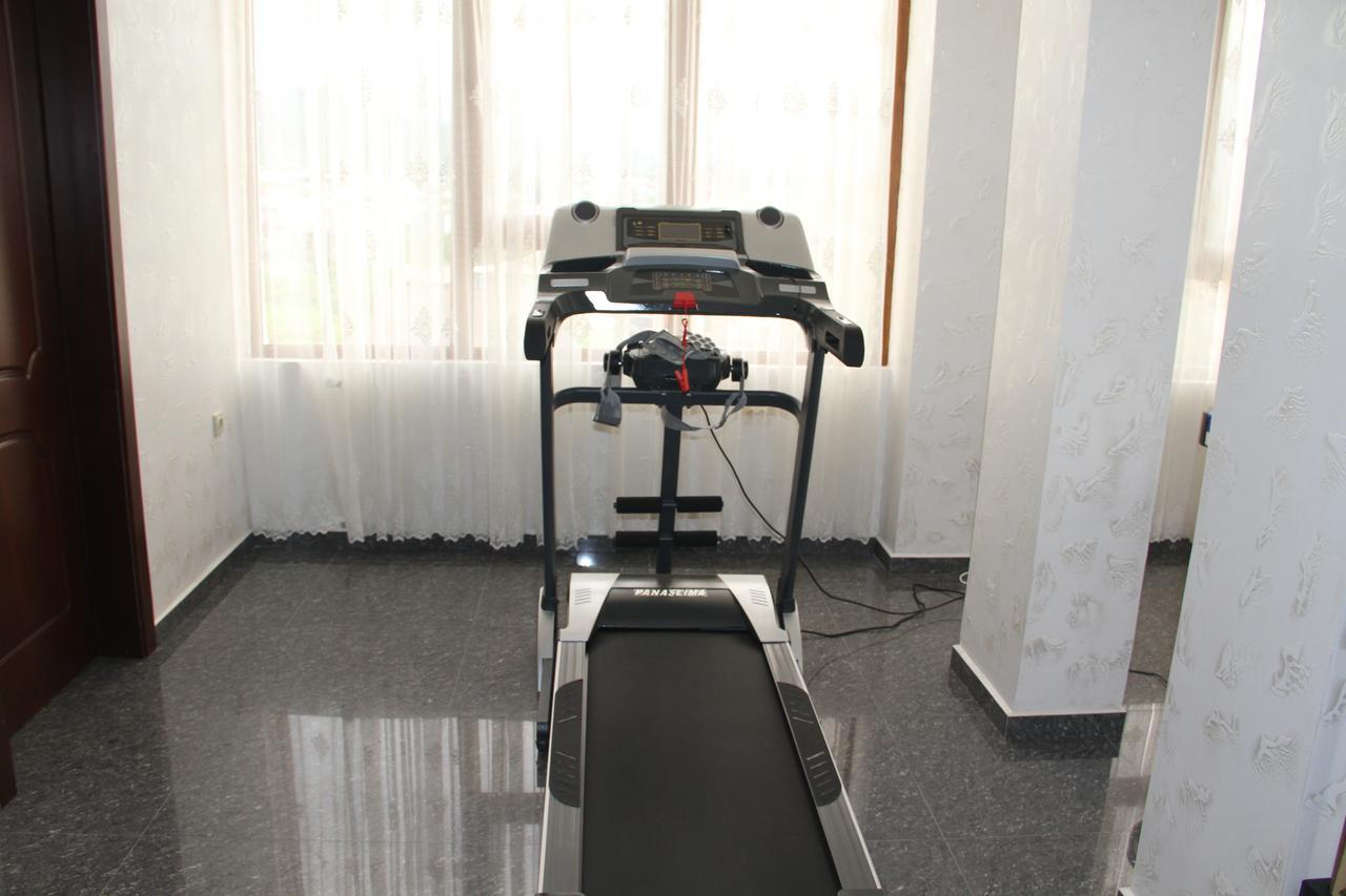 Hotel 725 Batumi Bagian luar foto