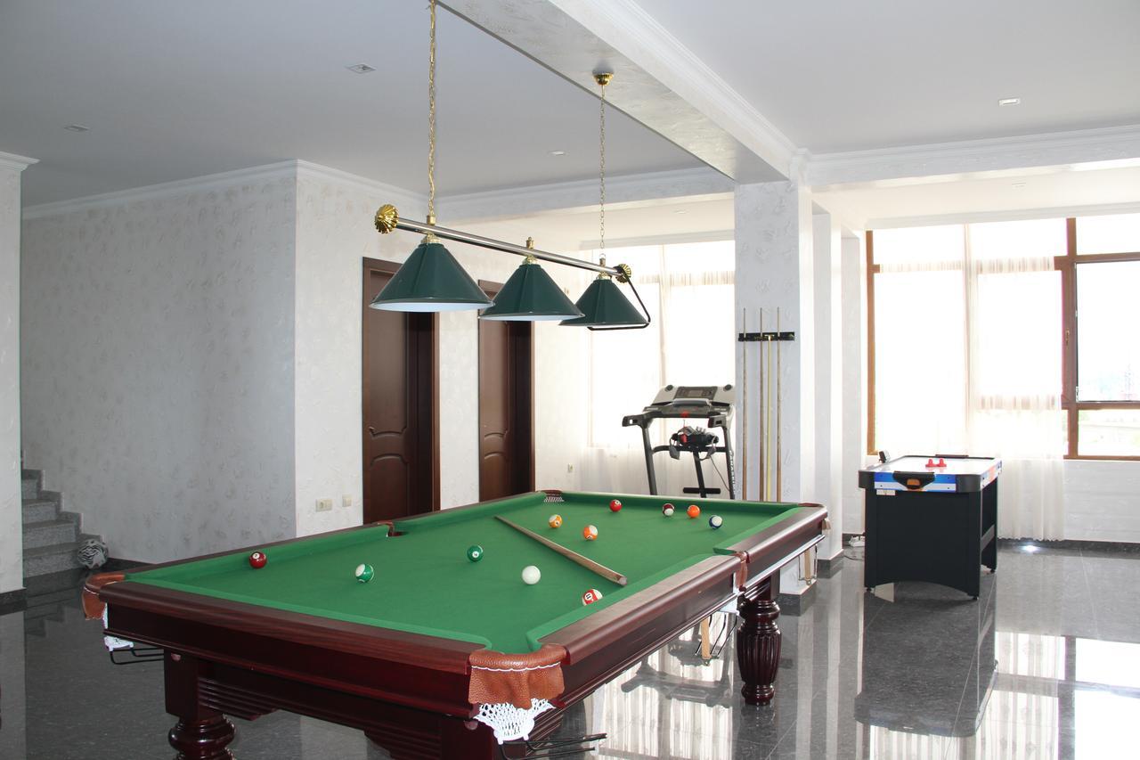 Hotel 725 Batumi Bagian luar foto