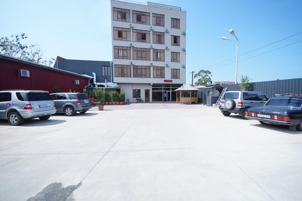 Hotel 725 Batumi Bagian luar foto