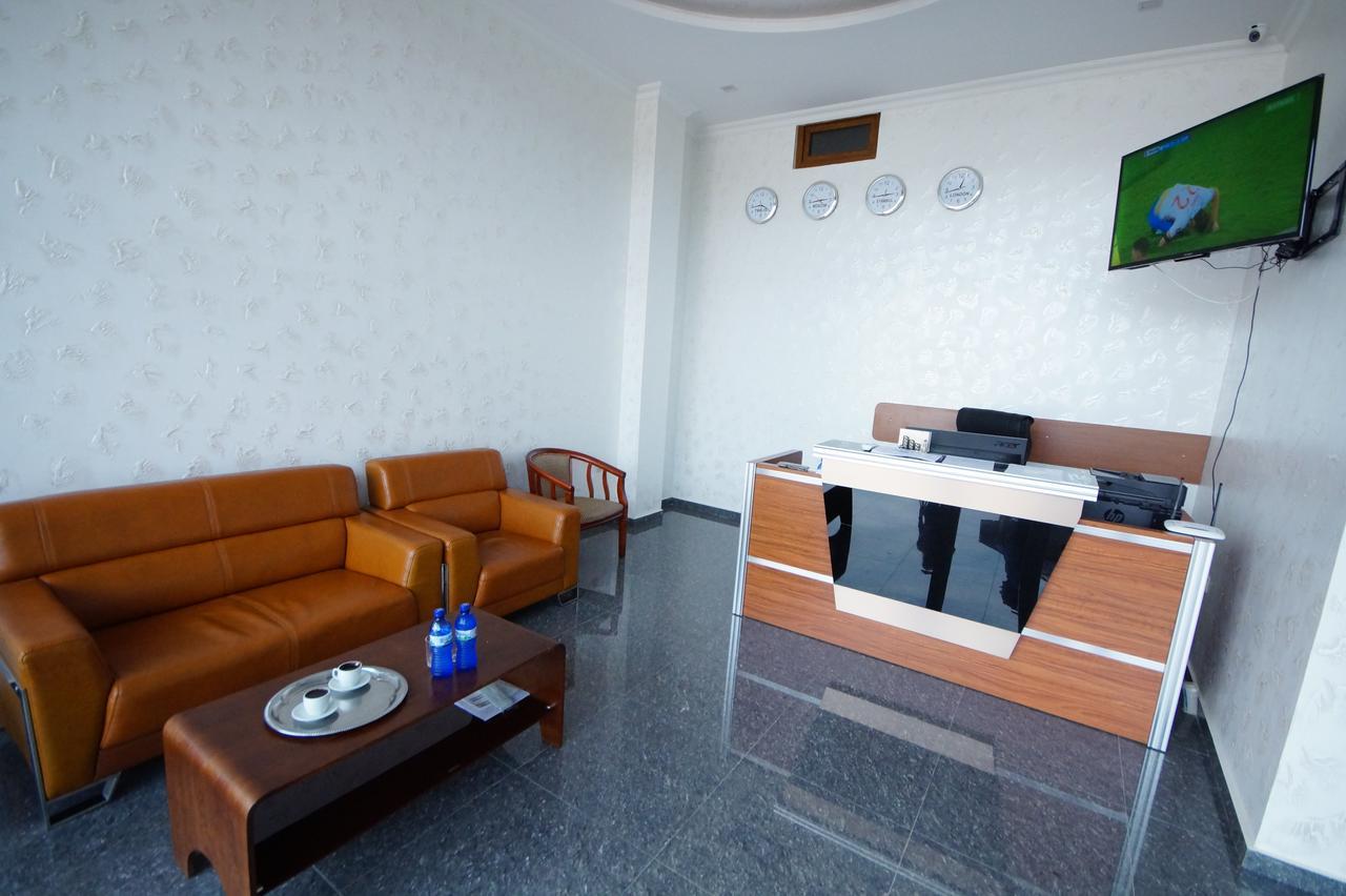 Hotel 725 Batumi Bagian luar foto