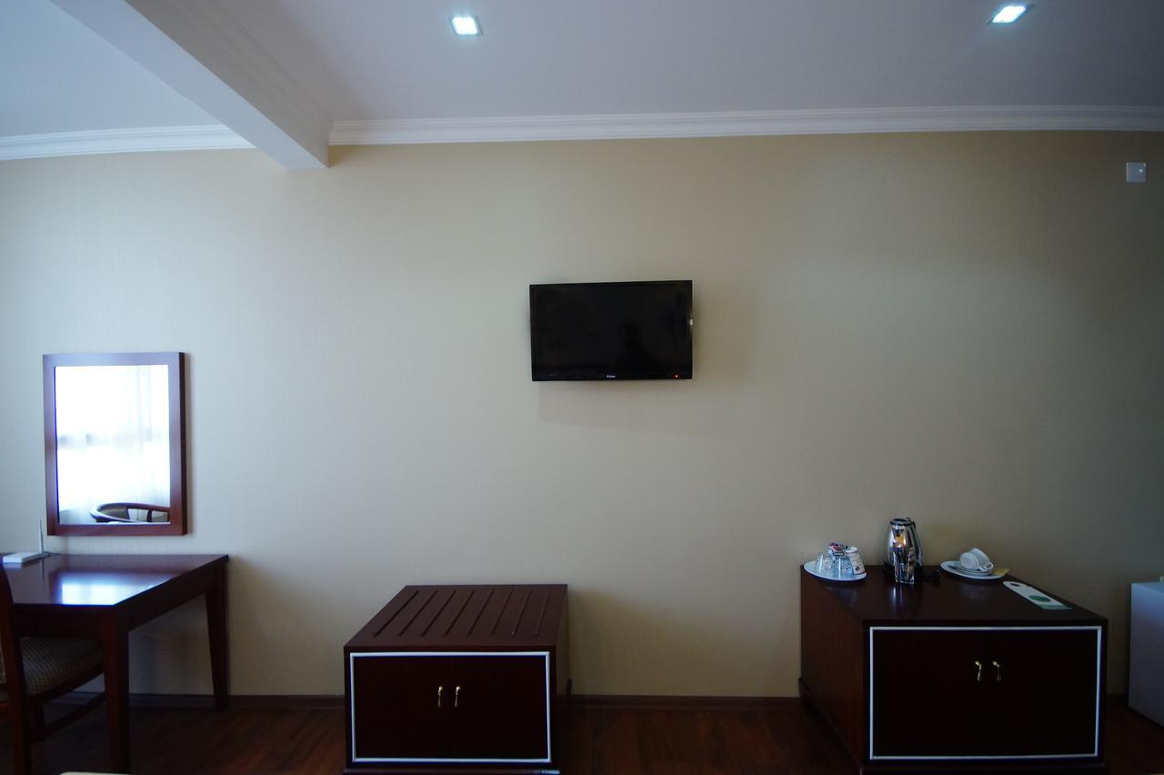 Hotel 725 Batumi Bagian luar foto