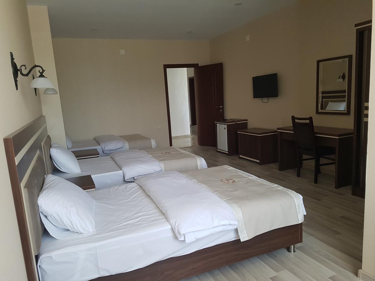 Hotel 725 Batumi Bagian luar foto